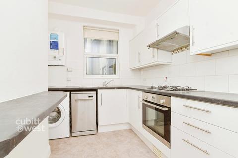 2 bedroom maisonette to rent, Mount Pleasant Road, Caterham CR3