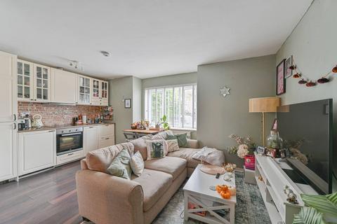 undefined, Hogarth Crescent, Colliers Wood, London, SW19