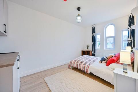 undefined, Madeley Road, Ealing Broadway, London, W5