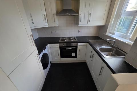 2 bedroom flat to rent, Marshes Fold, Parsonage Road, Walkden