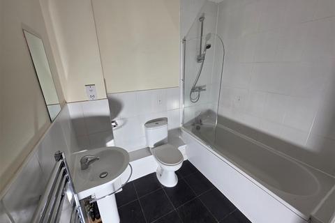 2 bedroom flat to rent, Marshes Fold, Parsonage Road, Walkden