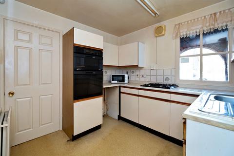 2 bedroom detached bungalow for sale, Oakdene Way, Leeds LS17