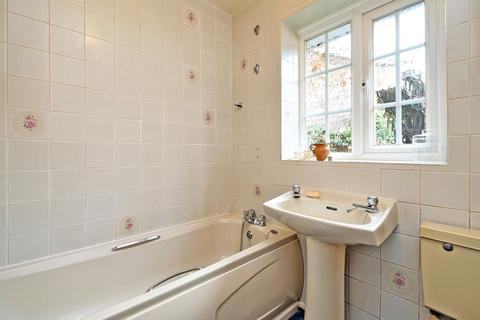 2 bedroom detached bungalow for sale, Oakdene Way, Leeds LS17