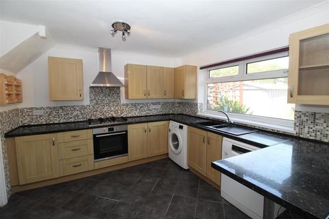 3 bedroom house to rent, Heol Powis, Cardiff CF14
