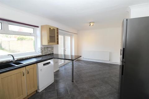 3 bedroom house to rent, Heol Powis, Cardiff CF14