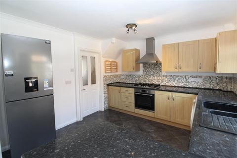 3 bedroom house to rent, Heol Powis, Cardiff CF14