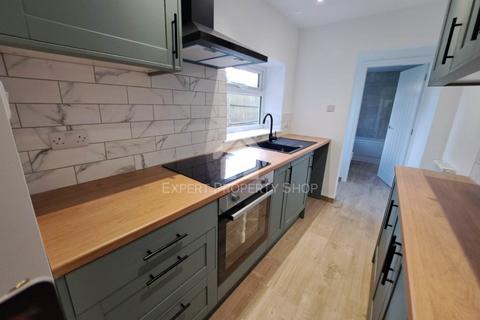 2 bedroom terraced house to rent, John Street, Worksop