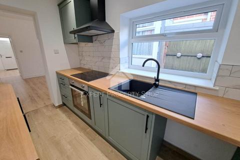 2 bedroom terraced house to rent, John Street, Worksop