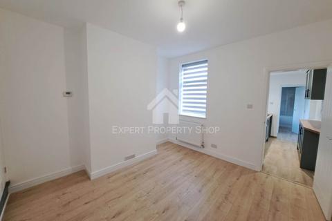 2 bedroom terraced house to rent, John Street, Worksop