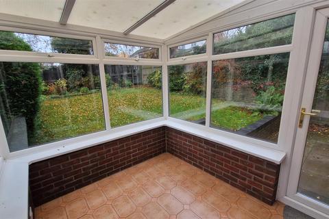 3 bedroom mews to rent, The Spinney, Sandbach