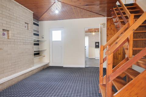 3 bedroom terraced house to rent, Alfred Street, Barton, Gloucester, GL1