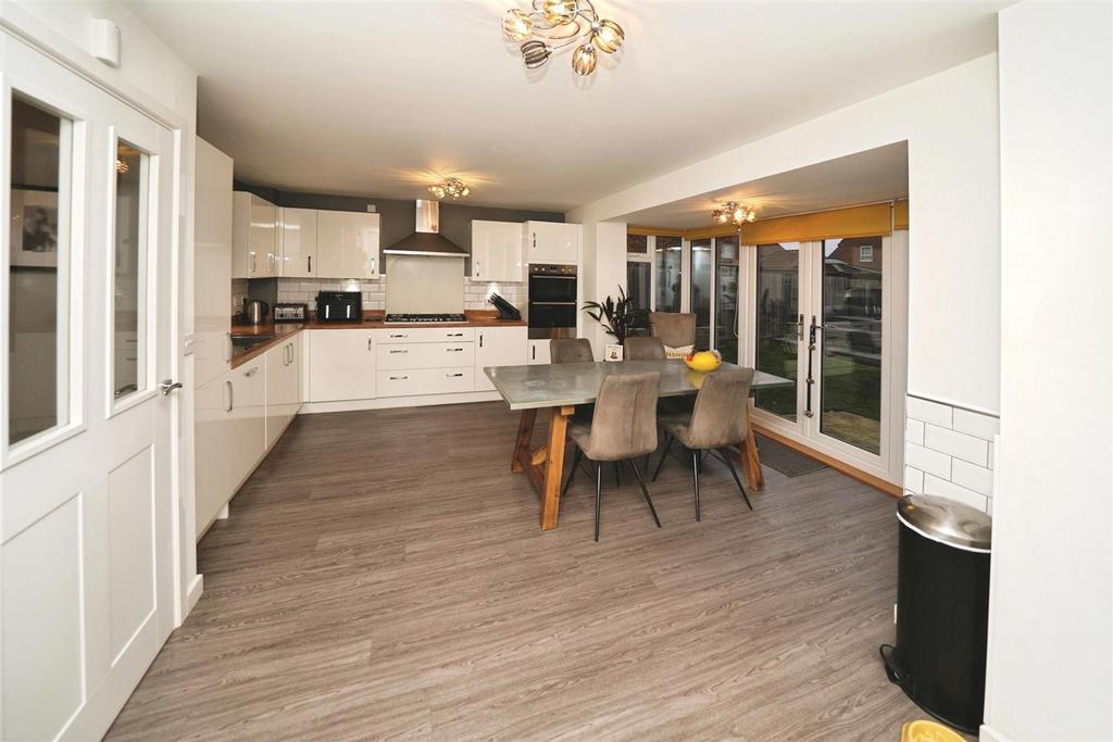 Kitchen/Dining Room