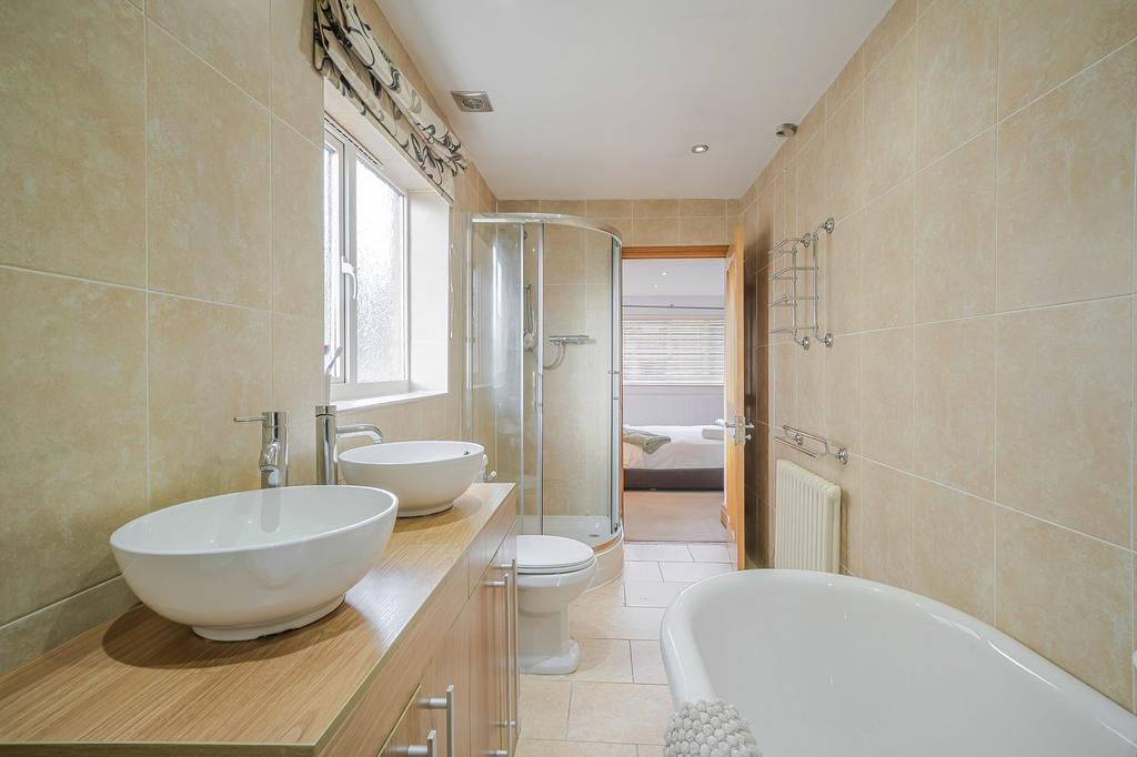 Bedroom 1 ensuite