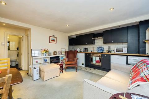 1 bedroom flat to rent, Wandsworth Road, London, SW8
