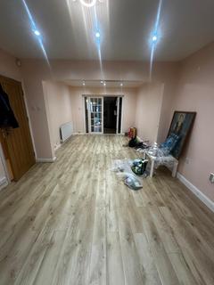 Lansbury Drive, Hayes UB4