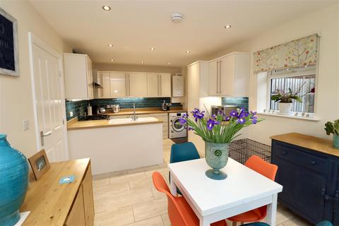 4 bedroom detached house for sale, Houghton Close, Market Weighton, York