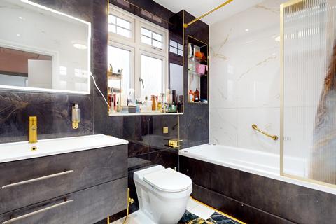 4 bedroom semi-detached house for sale, Deane Way, Ruislip HA4