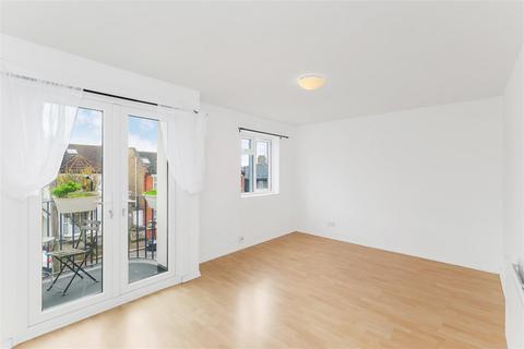 2 bedroom flat to rent, Livingstone Court, 47 Matlock Road, Leyton