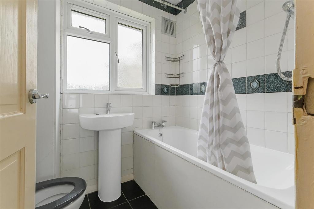 Flat 11 livingstone court (17).jpg