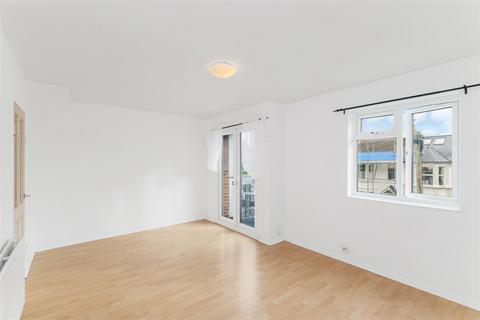 2 bedroom flat to rent, Livingstone Court, 47 Matlock Road, Leyton