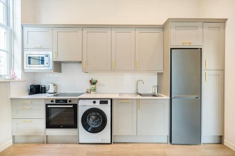 1 bedroom flat for sale, Garratt Lane, London SW18
