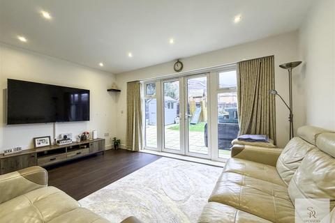 3 bedroom semi-detached house for sale, Bateson Drive, Watford WD25