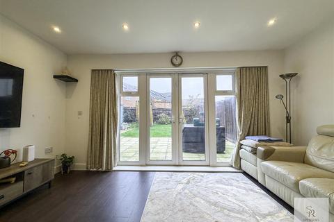 3 bedroom semi-detached house for sale, Bateson Drive, Watford WD25
