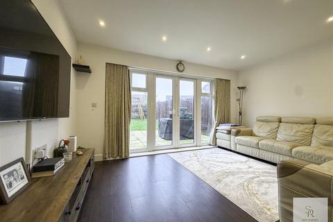 3 bedroom semi-detached house for sale, Bateson Drive, Watford WD25