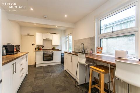 4 bedroom terraced house to rent, Crescent Road, Brighton