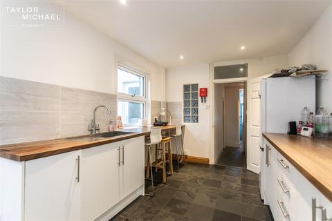 4 bedroom terraced house to rent, Crescent Road, Brighton
