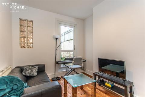4 bedroom terraced house to rent, Crescent Road, Brighton