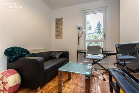 4 bedroom terraced house to rent, Crescent Road, Brighton
