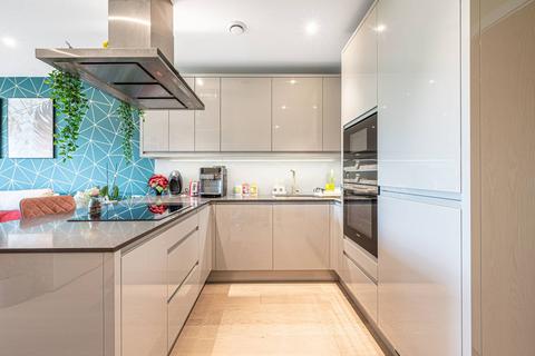 3 bedroom flat to rent, Thonrey Close, Colindale, London, NW9