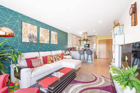 3 bedroom flat to rent, Thonrey Close, Colindale, London, NW9