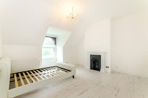 undefined, Park Avenue, Wood Green, London, N22
