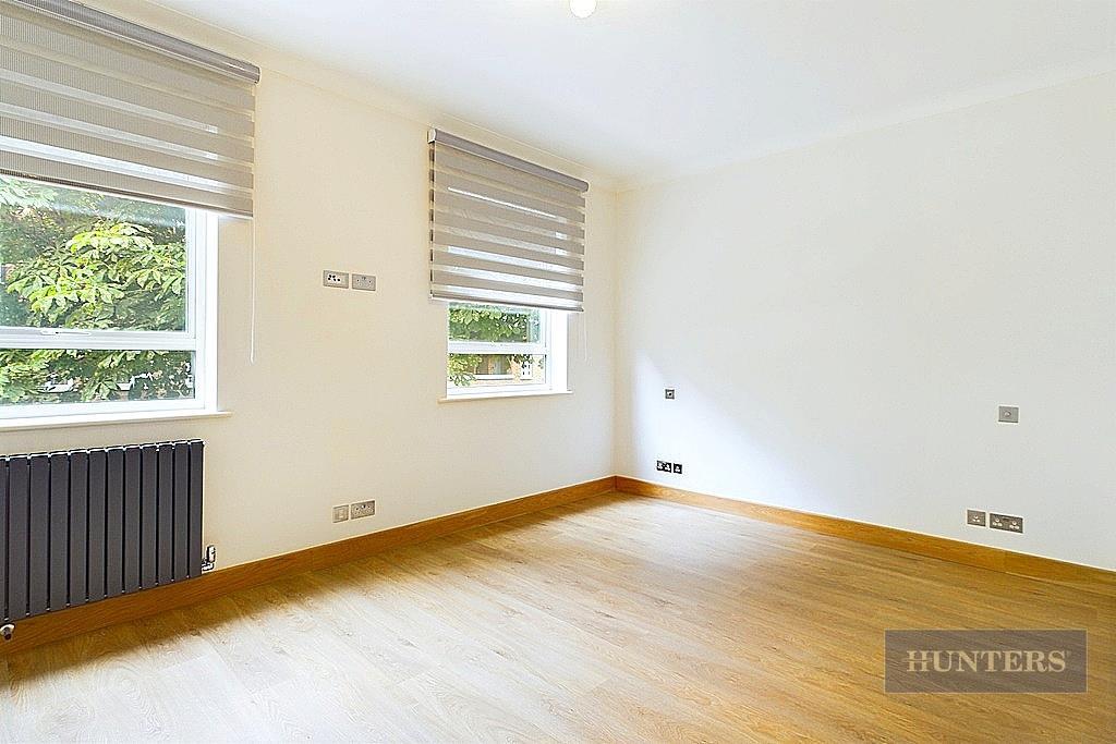 CAM01635 G0-PR0248-STILL022.jpg