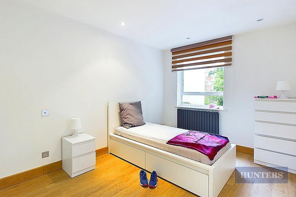 CAM01635 G0-PR0248-STILL033.jpg