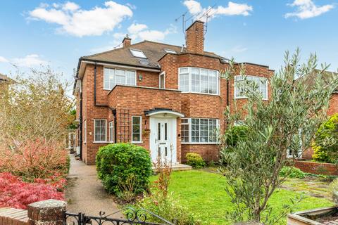 3 bedroom maisonette for sale, Linden Close, Thames Ditton KT7