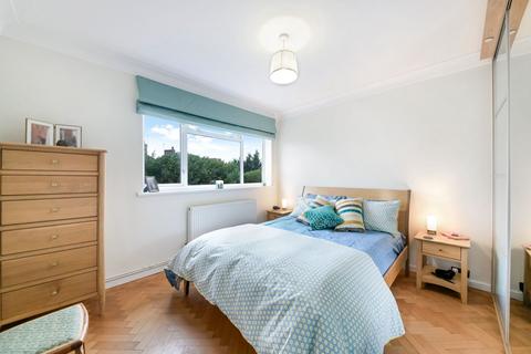 3 bedroom maisonette for sale, Linden Close, Thames Ditton KT7