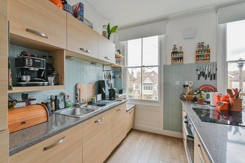 2 bedroom flat for sale, Kempshott Road, Streatham Common, London, SW16