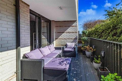 undefined, Kingfisher Heights, E16