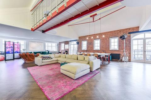 3 bedroom flat to rent, Battersea High Street, Battersea, London, SW11