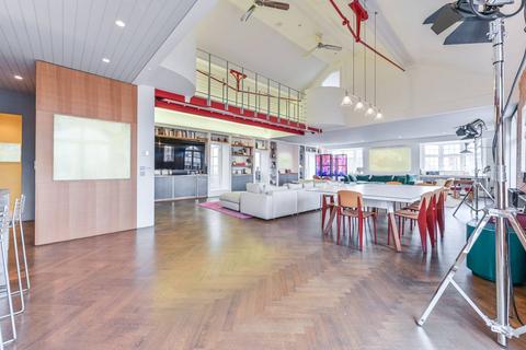 3 bedroom flat to rent, Battersea High Street, Battersea, London, SW11