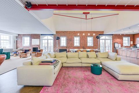 3 bedroom flat to rent, Battersea High Street, Battersea, London, SW11