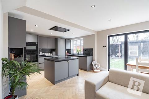 3 bedroom semi-detached house for sale, Dandelion Close, Rush Green, Romford, RM7