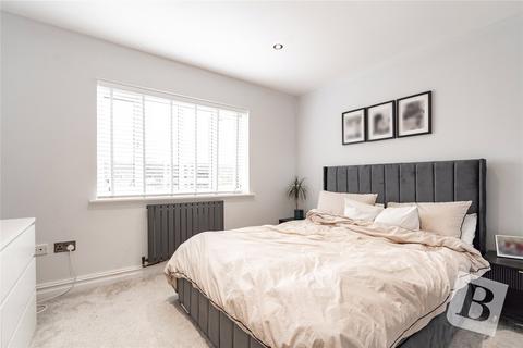 3 bedroom semi-detached house for sale, Dandelion Close, Rush Green, Romford, RM7