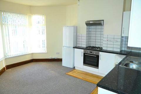 2 bedroom flat to rent, Mackintosh Place, Roath,