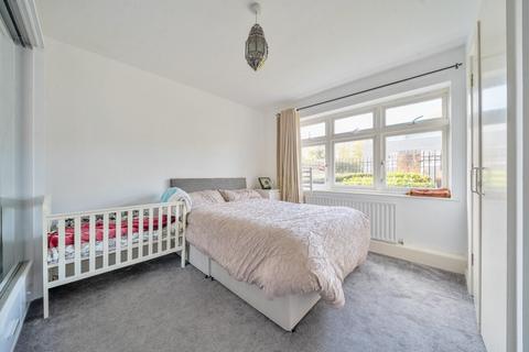 1 bedroom flat for sale, Castle Close, Acton, London, W3