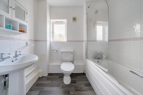 1 bedroom flat for sale, Castle Close, Acton, London, W3