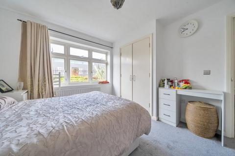 1 Castle Close, London, W3 8AD